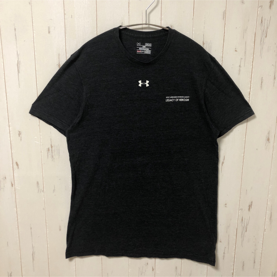 UNDER ARMOUR(アンダーアーマー)のアンダーアーマー バックプリント Tシャツ AIRBORNE ミリタリー 古着 メンズのトップス(Tシャツ/カットソー(半袖/袖なし))の商品写真