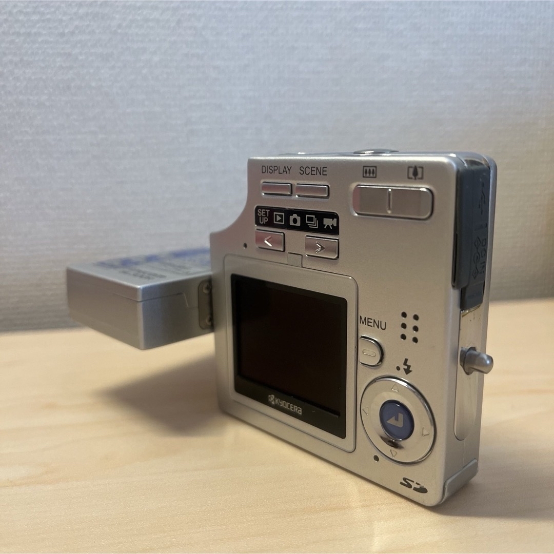 京セラ(キョウセラ)のKYOCERA Finecam SL300R コンパクトデジタルカメラ スマホ/家電/カメラのカメラ(コンパクトデジタルカメラ)の商品写真