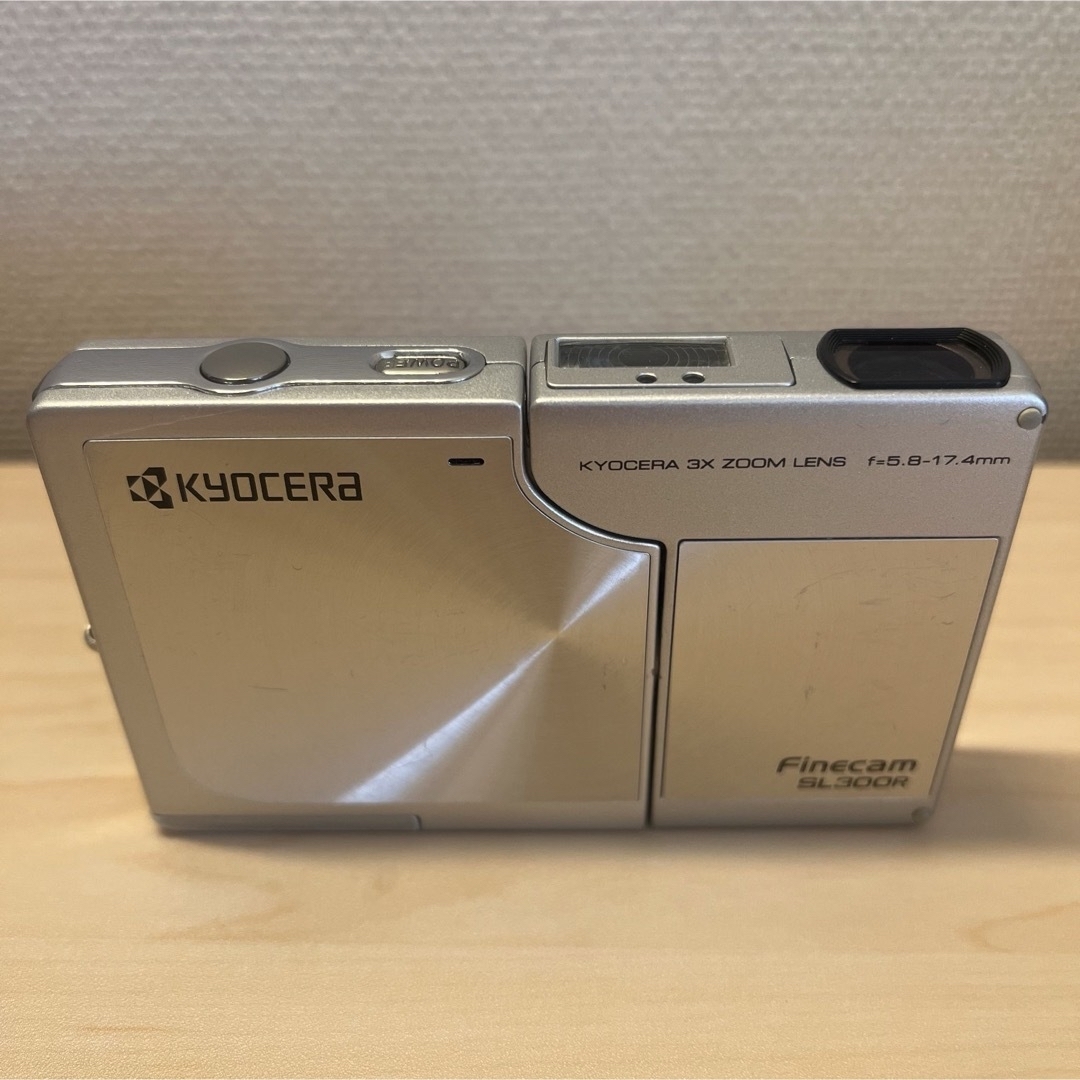 京セラ(キョウセラ)のKYOCERA Finecam SL300R コンパクトデジタルカメラ スマホ/家電/カメラのカメラ(コンパクトデジタルカメラ)の商品写真