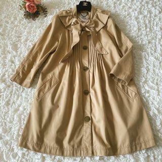 ティビ(tibi)のtibi　ティビ　フリルギャザー　タック　ビッグリボン　コート　金具ボタン(スプリングコート)