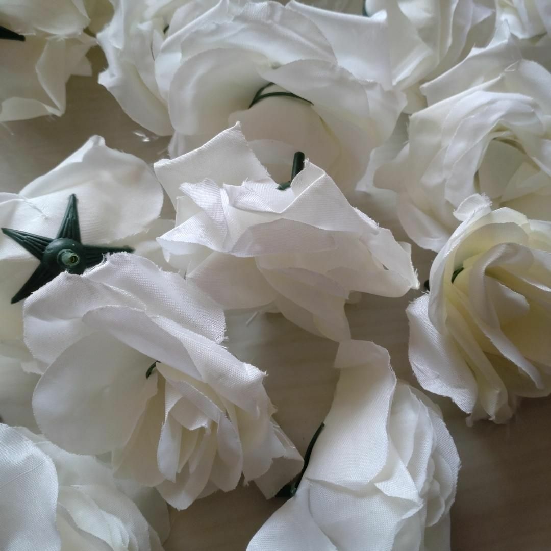 バラ 造花 ローズ 薔薇 アレンジ 8センチ 50個セット 結婚式 2次会 ハンドメイドのフラワー/ガーデン(その他)の商品写真