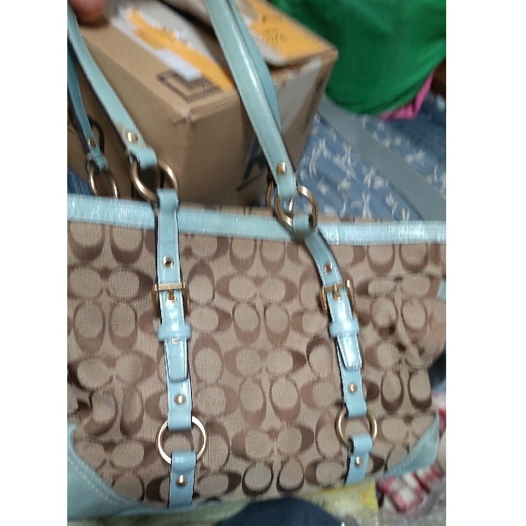 COACH(コーチ)の貴重COACHシグネチャーショルダーバック レディースのバッグ(ショルダーバッグ)の商品写真