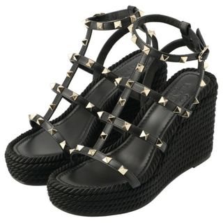 ヴァレンティノガラヴァーニ(valentino garavani)のヴァレンティノ・ガラヴァーニ VALENTINO GARAVANI ウェッジサンダル ロックスタッズ ROCKSTUD サンダル 厚底  2024年春夏新作 4W2S0F95 BAE 0NO(サンダル)