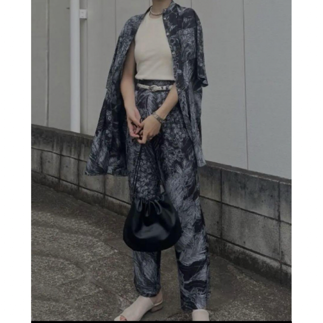 Ameri VINTAGE(アメリヴィンテージ)のKEITAMARUYAMA×AMERI  2TUCK STRAIGHT パンツ レディースのパンツ(カジュアルパンツ)の商品写真