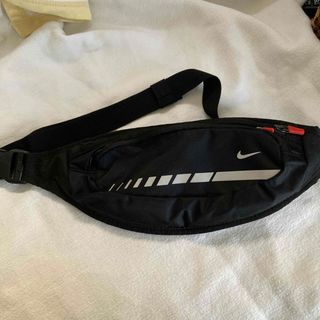 ナイキ(NIKE)の【値下げしました】NIKE ナイキ　ランニングバック(ショルダーバッグ)