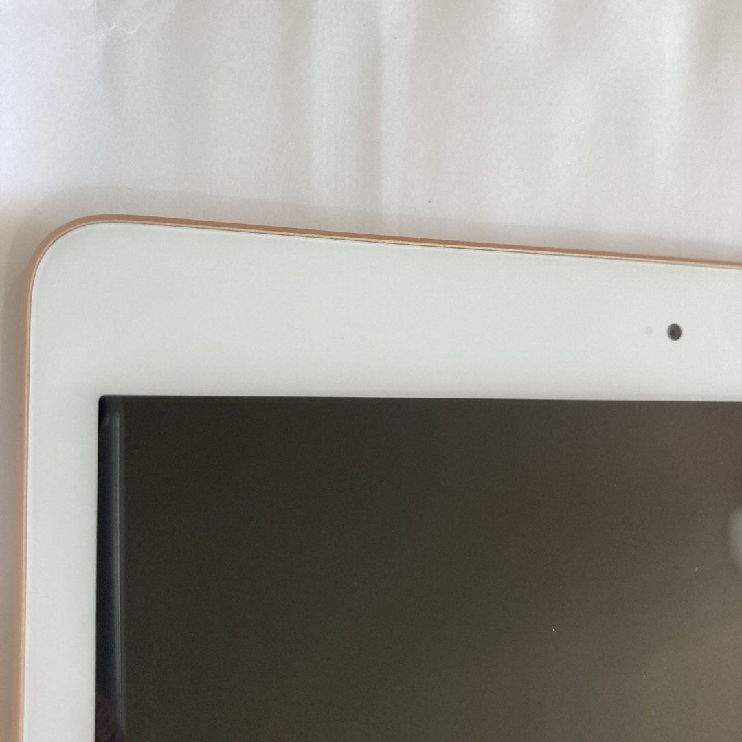 iPad(アイパッド)のiPad 第８世代 32GB ゴールド【美品】 スマホ/家電/カメラのPC/タブレット(タブレット)の商品写真
