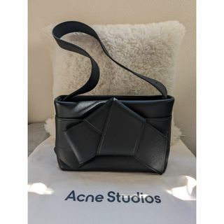 アクネストゥディオズ(Acne Studios)のAcne Studios ショルダーバッグ MUSUBI ブラック(ショルダーバッグ)