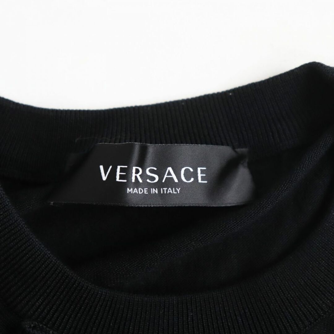 VERSACE(ヴェルサーチ)の美品●2020年製 VERSACE ヴェルサーチ A69777 シルク混 メデューサ刺繍 グレカモチーフ ニット/セーター ブラック 46 イタリア製 正規品 メンズのトップス(ニット/セーター)の商品写真