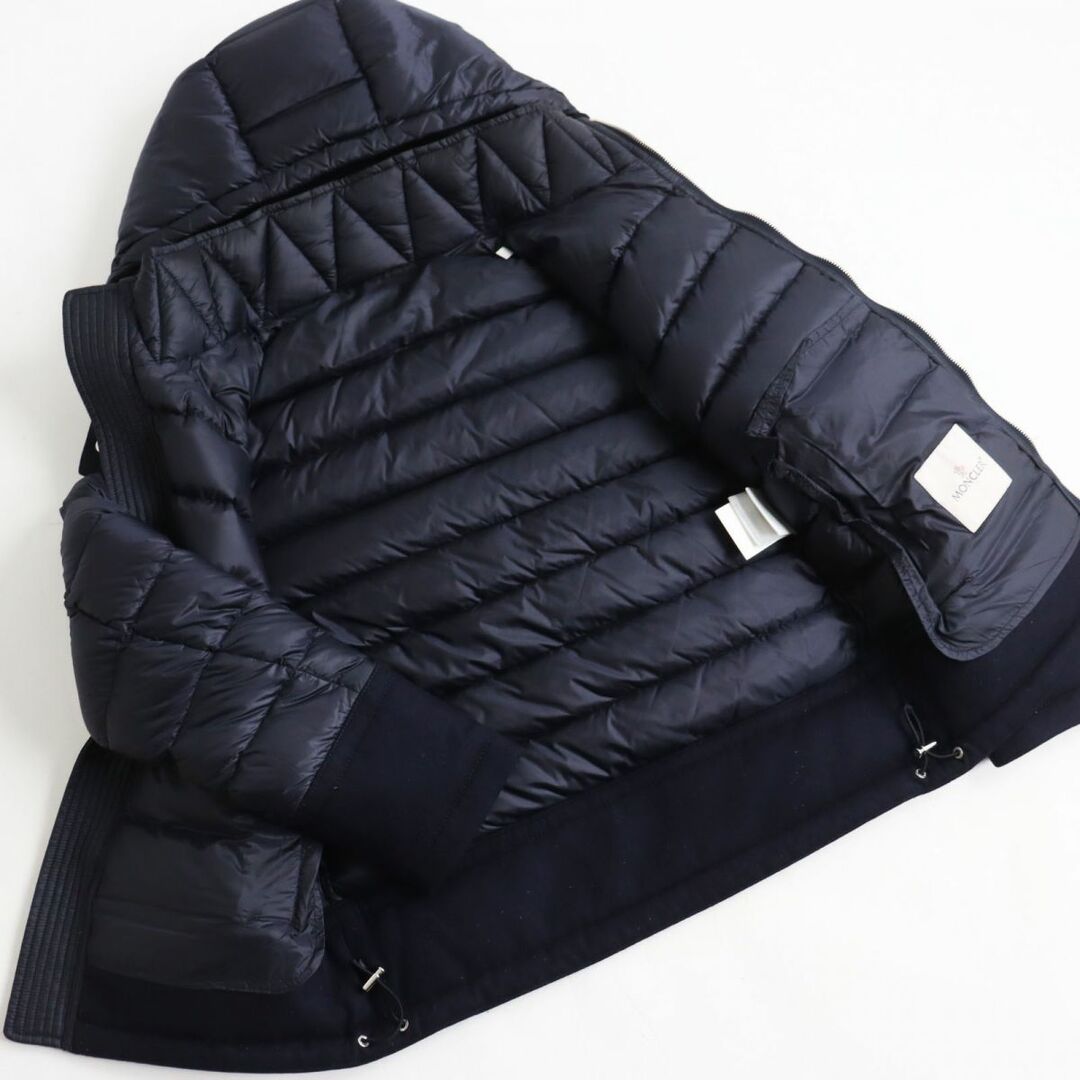 MONCLER(モンクレール)の良品●MONCLER モンクレール RIOM/リオン レザーロゴパッチ付き ウール切り替え フーデッドダウンジャケット ネイビー 0 正規品 メンズ メンズのジャケット/アウター(ダウンジャケット)の商品写真