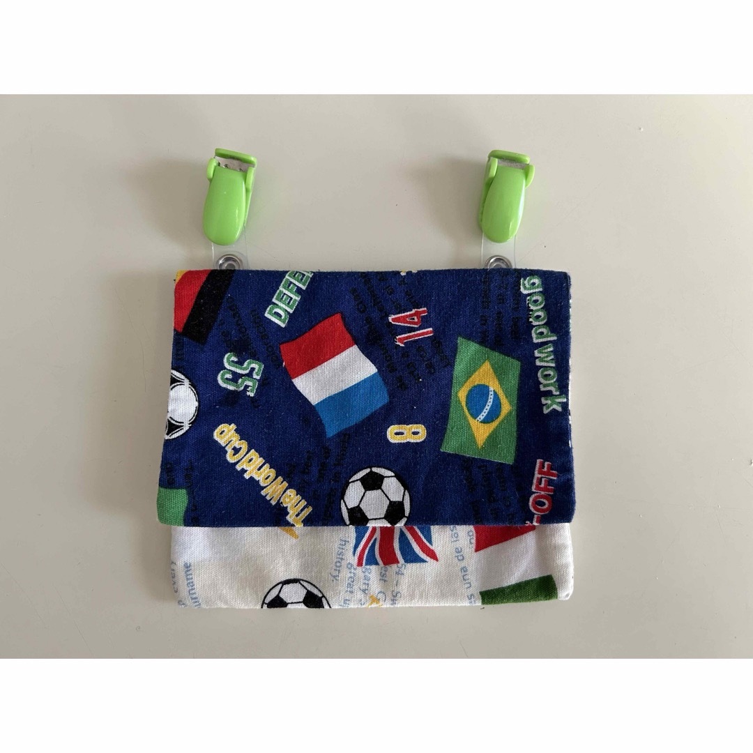 【中古】移動ポケット　サッカー　国旗 キッズ/ベビー/マタニティのこども用バッグ(ポシェット)の商品写真
