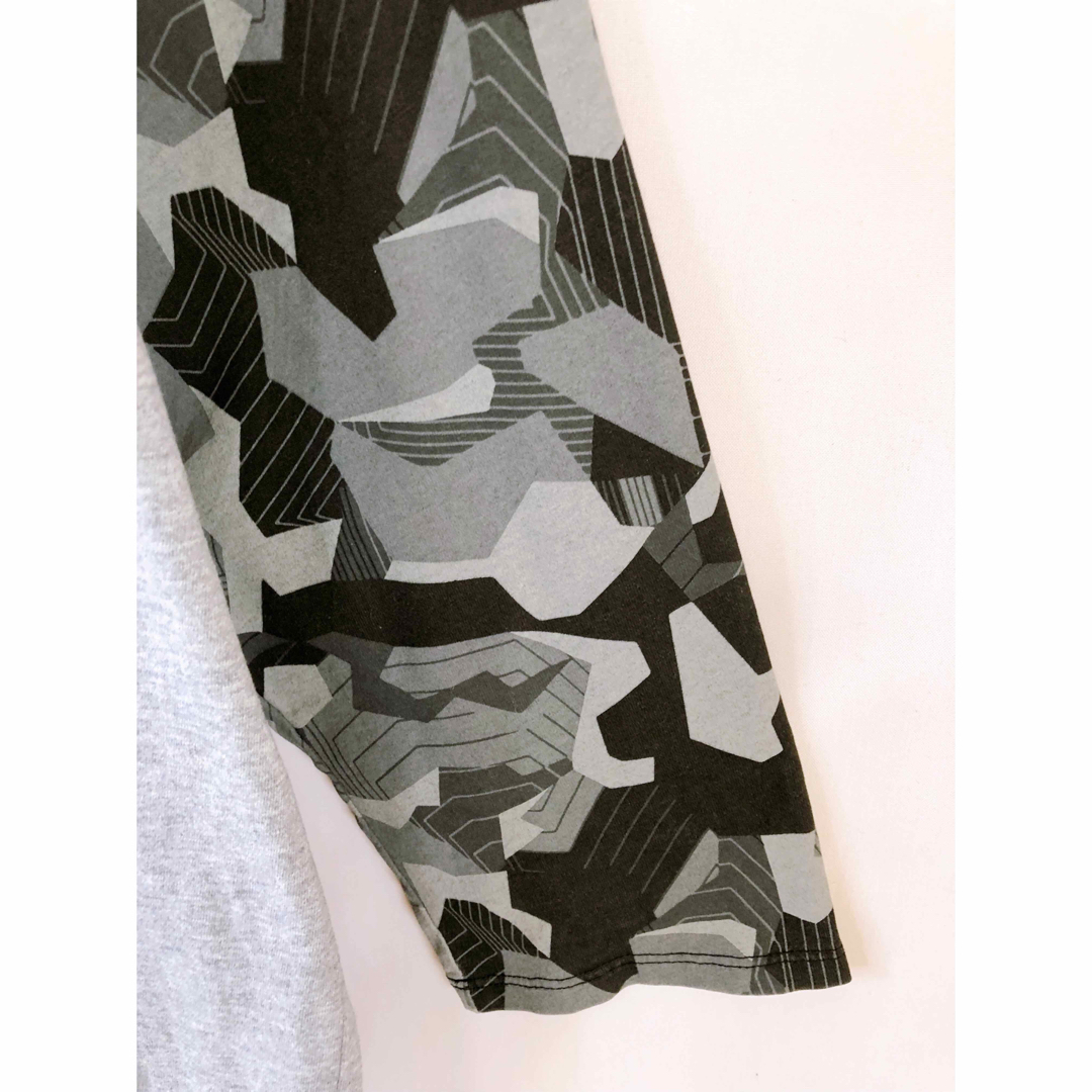 NIKE(ナイキ)のNIKE　七分袖Ｔシャツ　XL　グレー✕幾何学模様　USA古着 メンズのトップス(Tシャツ/カットソー(七分/長袖))の商品写真