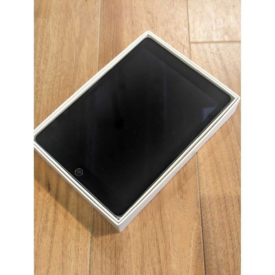 Apple(アップル)の【美品】iPad Air 2 16GB A1566 （197） スマホ/家電/カメラのPC/タブレット(タブレット)の商品写真