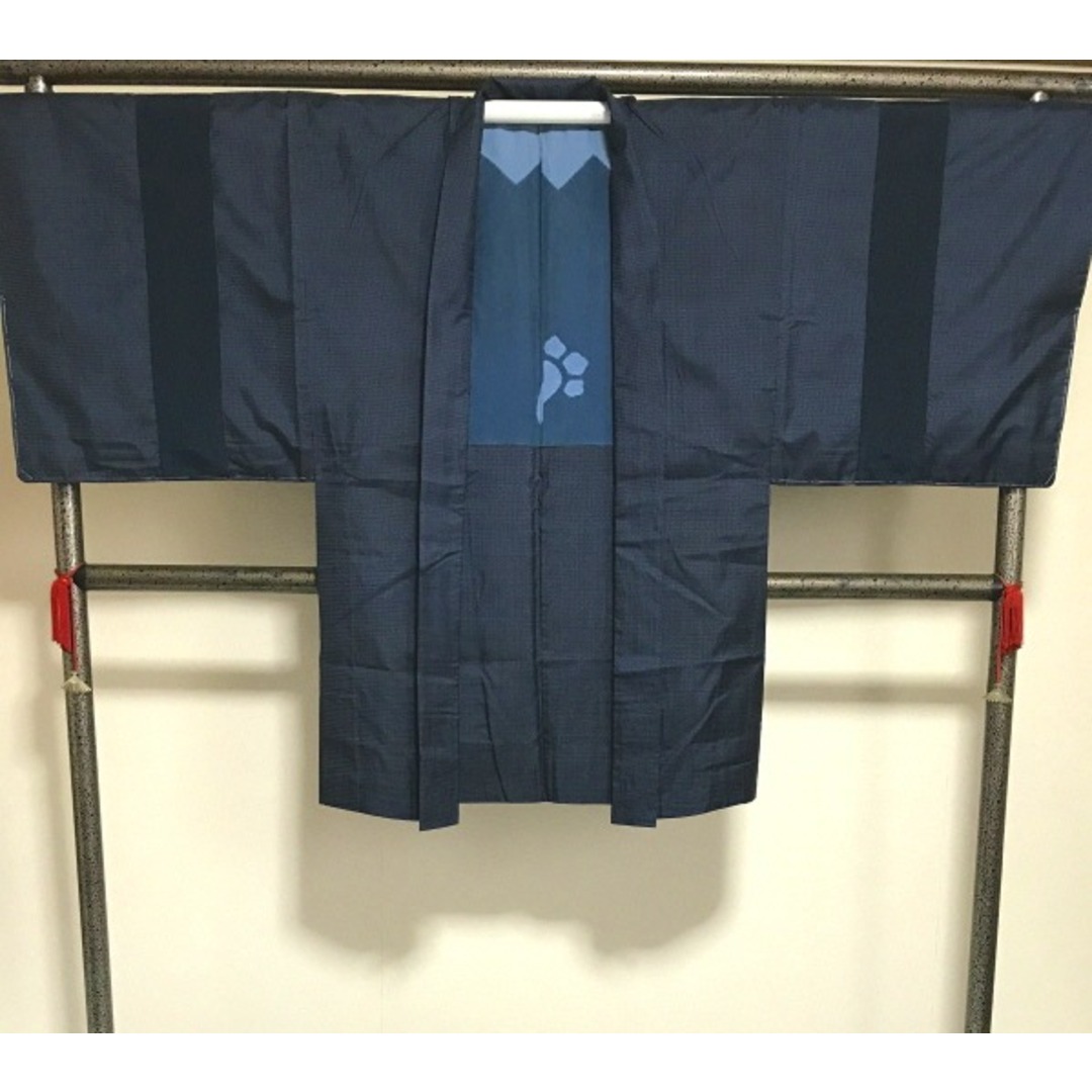 【中古】羽織 男物 正絹 黒地に蚊絣文様 裄74 2Lサイズ リメイク【福服特製】 メンズの水着/浴衣(着物)の商品写真