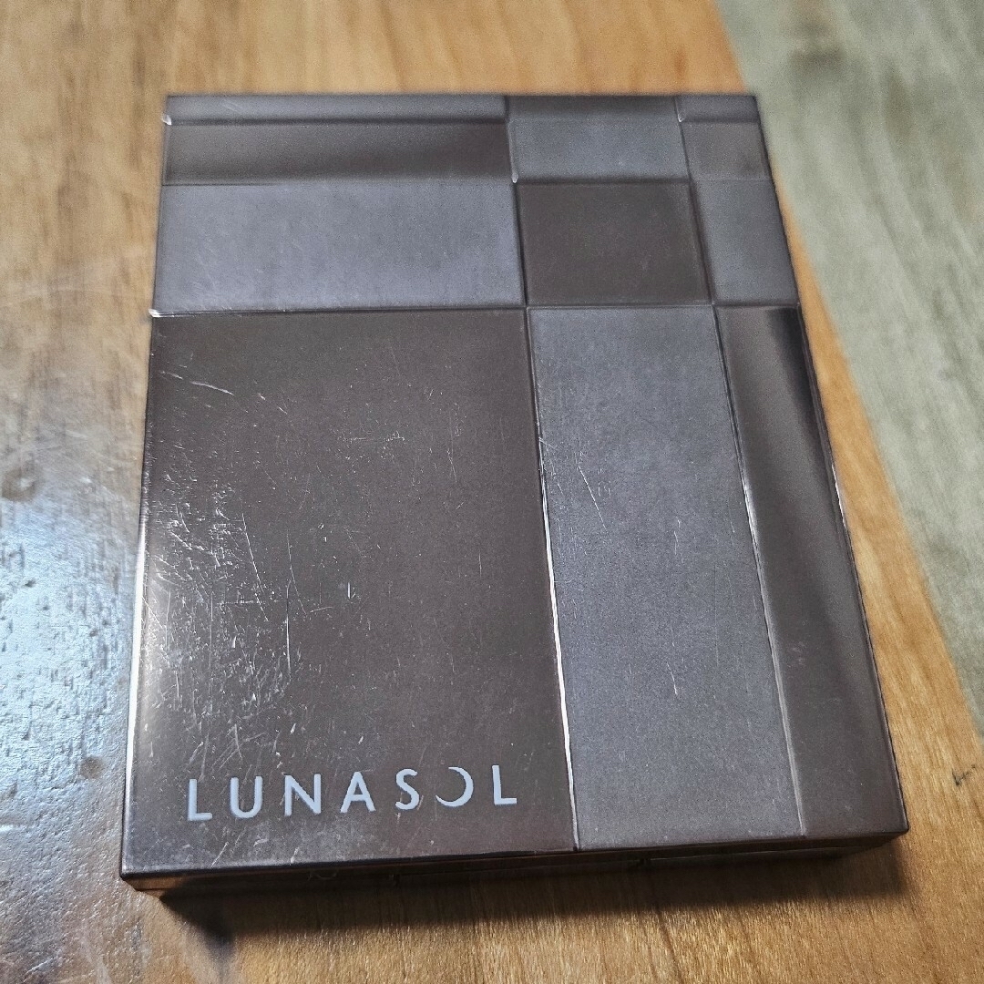 LUNASOL(ルナソル)のLUNASOL アイシャドウ コスメ/美容のベースメイク/化粧品(アイシャドウ)の商品写真