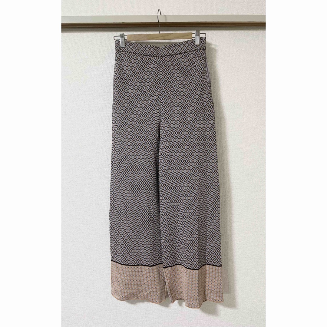 UNITED ARROWS(ユナイテッドアローズ)の【新品タグ付き】TAN 小紋ジャガードニットフレアパンツ レディースのスカート(ロングスカート)の商品写真