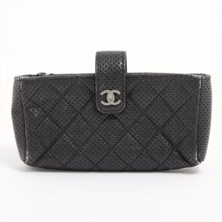 シャネル(CHANEL)のシャネル  パンチングレザー  ブラック レディース ポーチ(ポーチ)