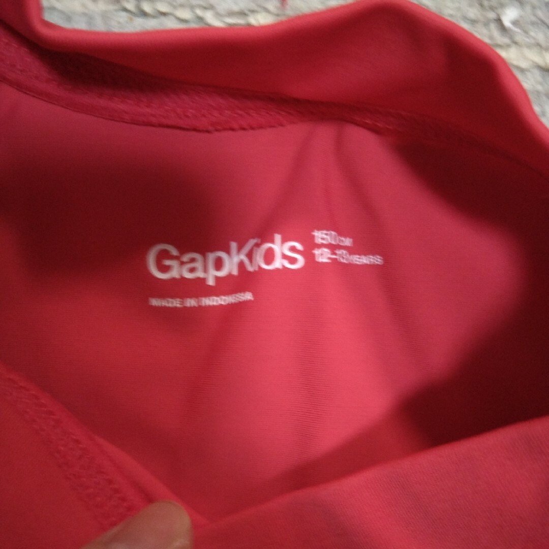 GAP Kids(ギャップキッズ)の150 GAP ギャップ　水着　ラッシュガード　マリンスポーツ　キッズ　水着 キッズ/ベビー/マタニティのキッズ服男の子用(90cm~)(水着)の商品写真