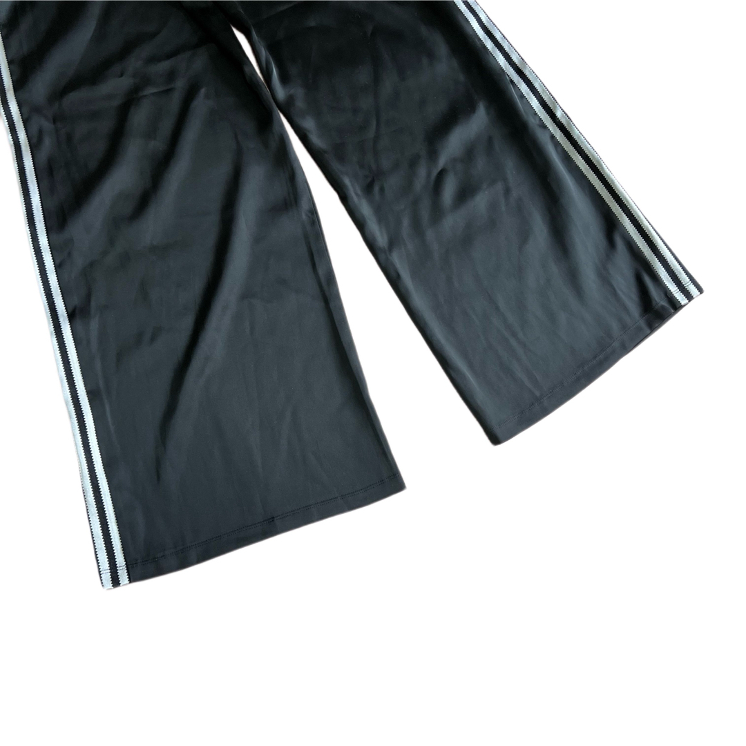 adidas(アディダス)の希少★アディダス バギートラックパンツ 刺繍 3本線 ユニセックス ブラック  メンズのパンツ(その他)の商品写真