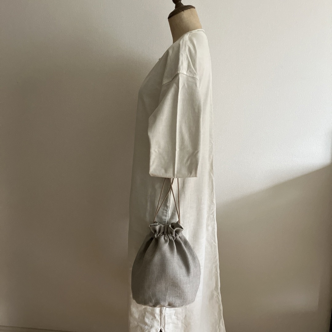 ナチュラルリネンの丸底巾着バッグ　インナーバッグ　リネンバッグ ハンドメイドのファッション小物(バッグ)の商品写真