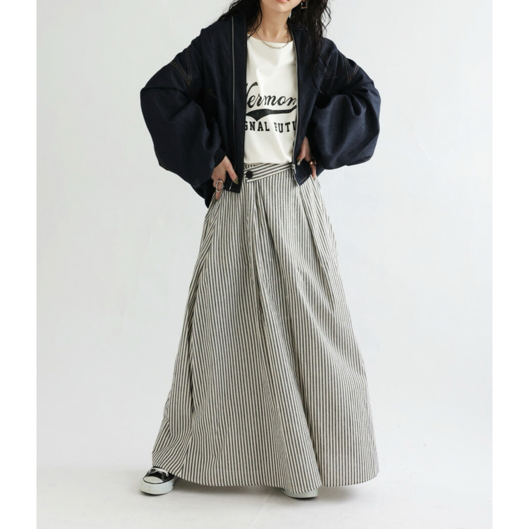 antiqua(アンティカ)の【新品】ストライプ柄フレアスカート　サイズF　ブラック レディースのスカート(ロングスカート)の商品写真