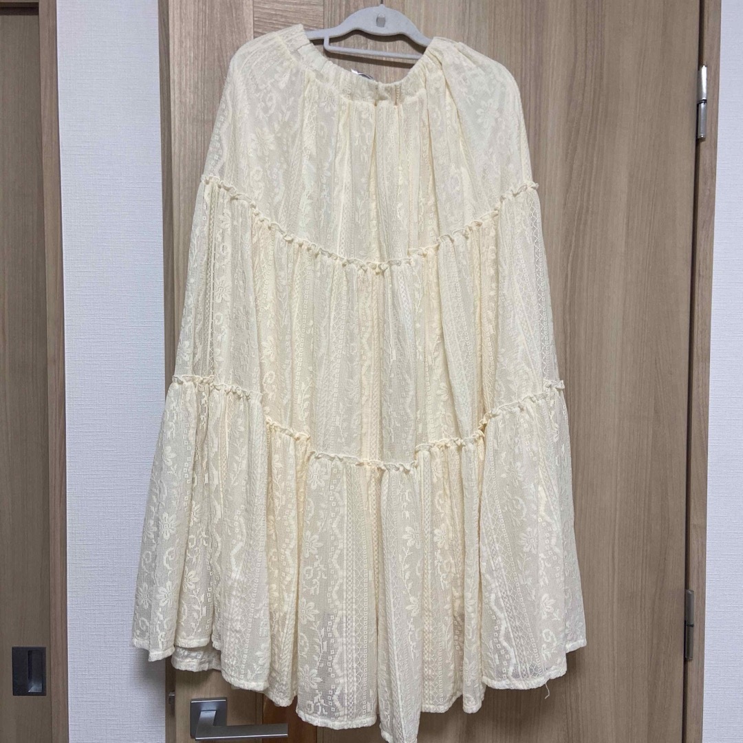 メリージェニー　クロシェレースティアードスカート　オフホワイト レディースのスカート(ロングスカート)の商品写真