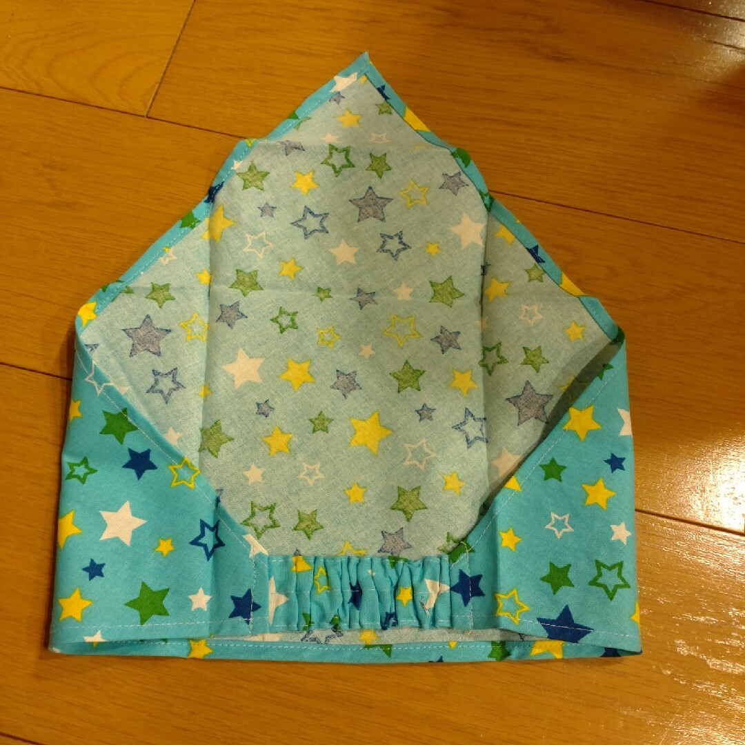 ハンドメイド　子供用三角巾　星柄　水色 ハンドメイドの生活雑貨(キッチン小物)の商品写真