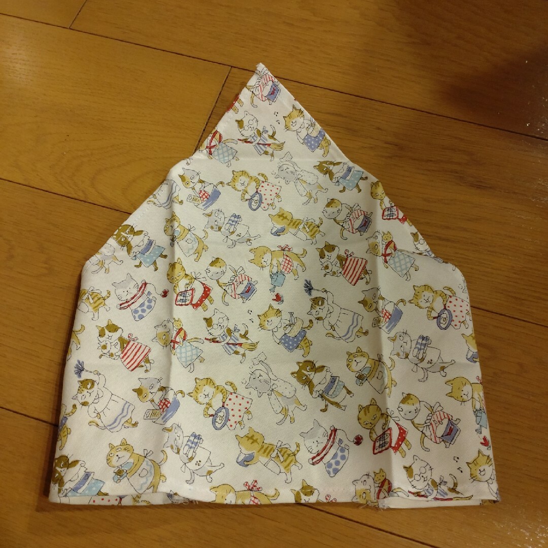 ハンドメイド　子供用三角巾　ネコ柄 ハンドメイドの生活雑貨(キッチン小物)の商品写真
