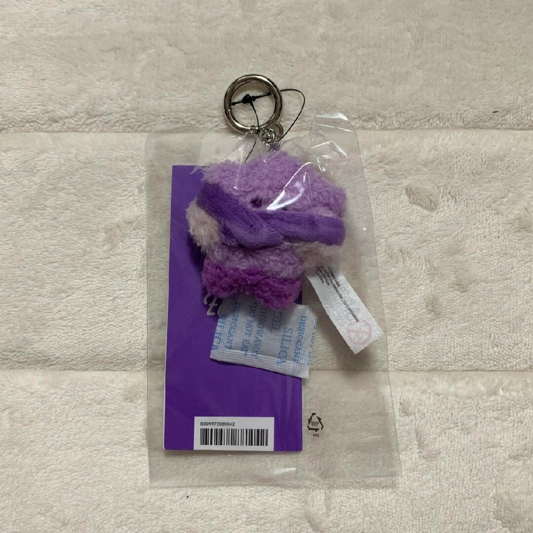 BT21(ビーティーイシビル)のBT21 minini PURPLE DOLL KEYRING SHOOKY エンタメ/ホビーのおもちゃ/ぬいぐるみ(キャラクターグッズ)の商品写真