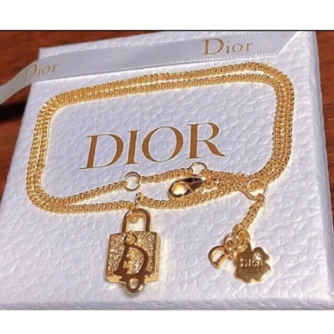 Christian Dior(クリスチャンディオール)のDior ネックレス Diorロゴ 南京錠 gold 可愛い ディオール レディースのアクセサリー(ネックレス)の商品写真