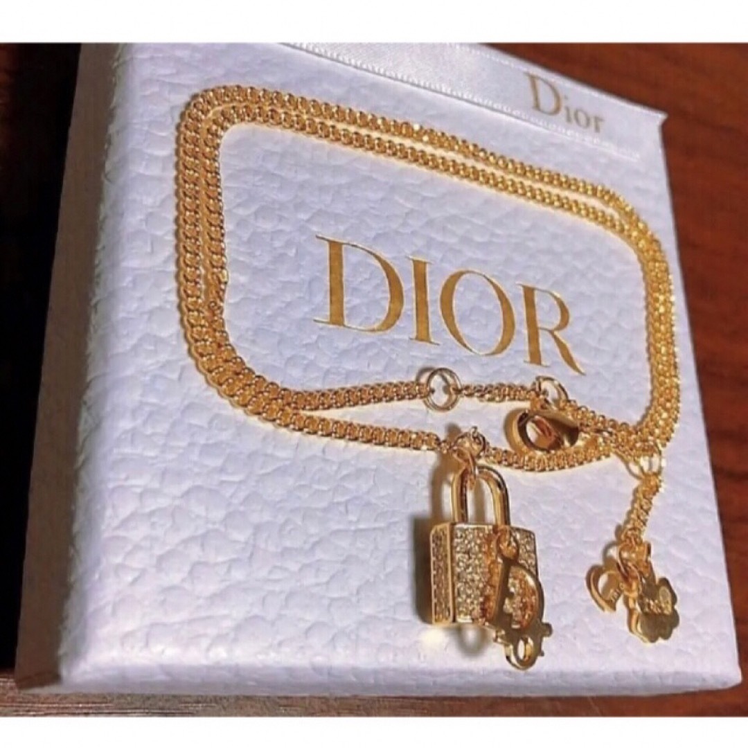 Christian Dior(クリスチャンディオール)のDior ネックレス Diorロゴ 南京錠 gold 可愛い ディオール レディースのアクセサリー(ネックレス)の商品写真