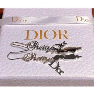 クリスチャンディオール(Christian Dior)のDior フック ロゴ silver 揺れる ピアス シンプル 可愛い(ピアス)