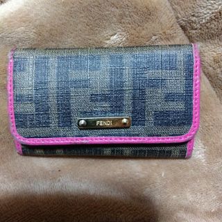 フェンディFENDI ズッカ柄 6連 キーケース 3つ折り ピンク色