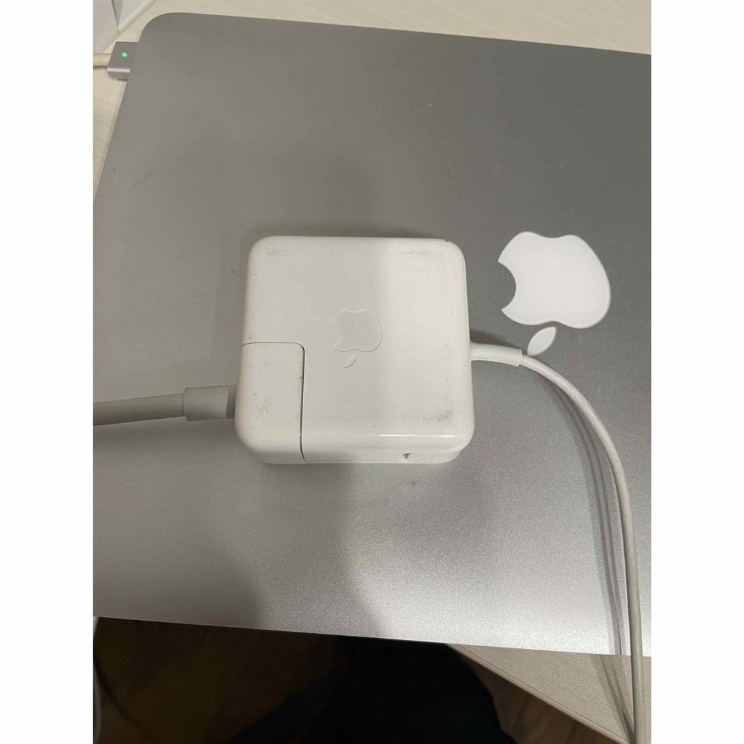 Apple(アップル)のMacBook Air (13インチ, 2015) 充放電回数たったの22回 スマホ/家電/カメラのPC/タブレット(ノートPC)の商品写真