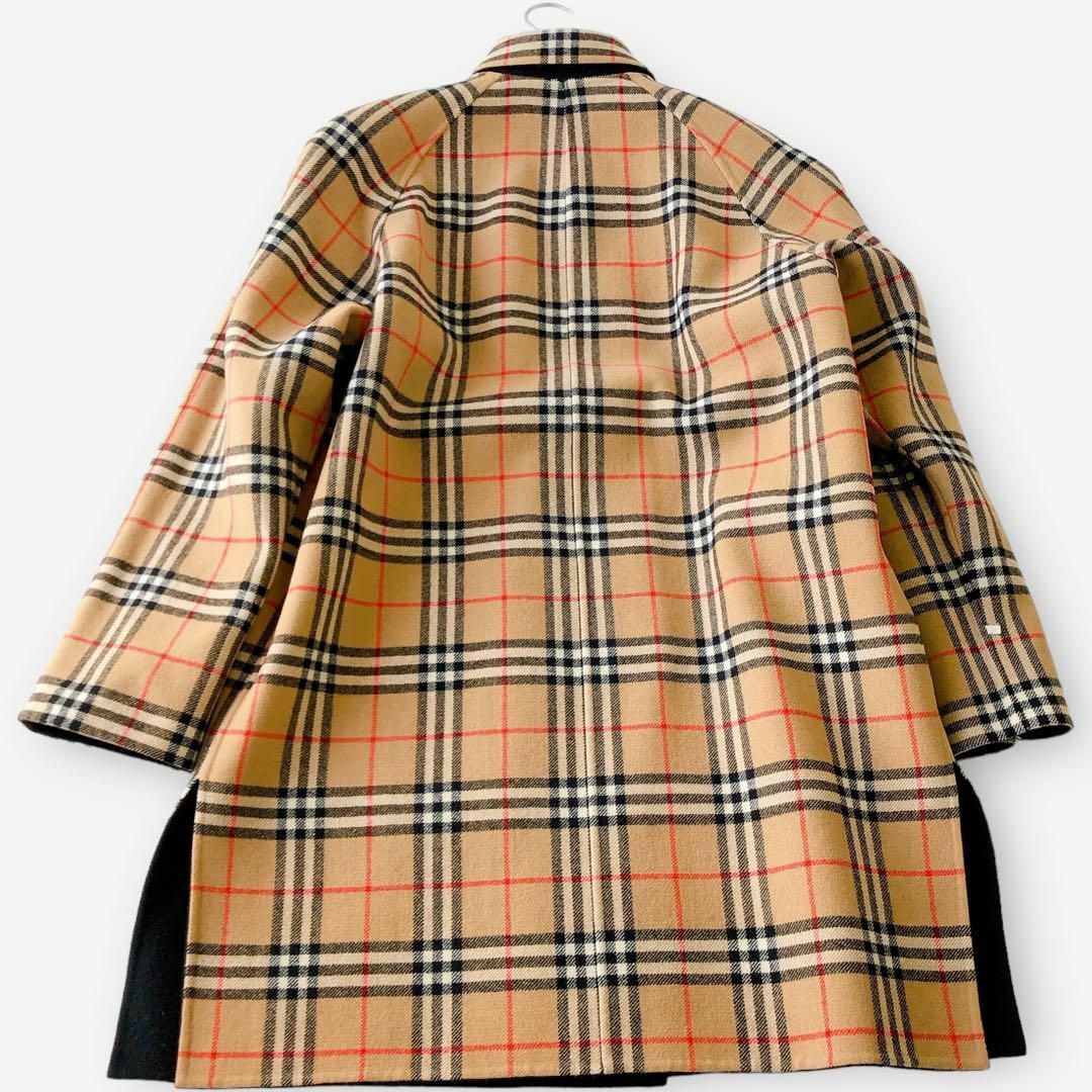 BURBERRY(バーバリー)のバーバリー　金ボタン ダブル　ノバチェック　チェスターコート　カシミヤ　茶色　黒 レディースのジャケット/アウター(ロングコート)の商品写真