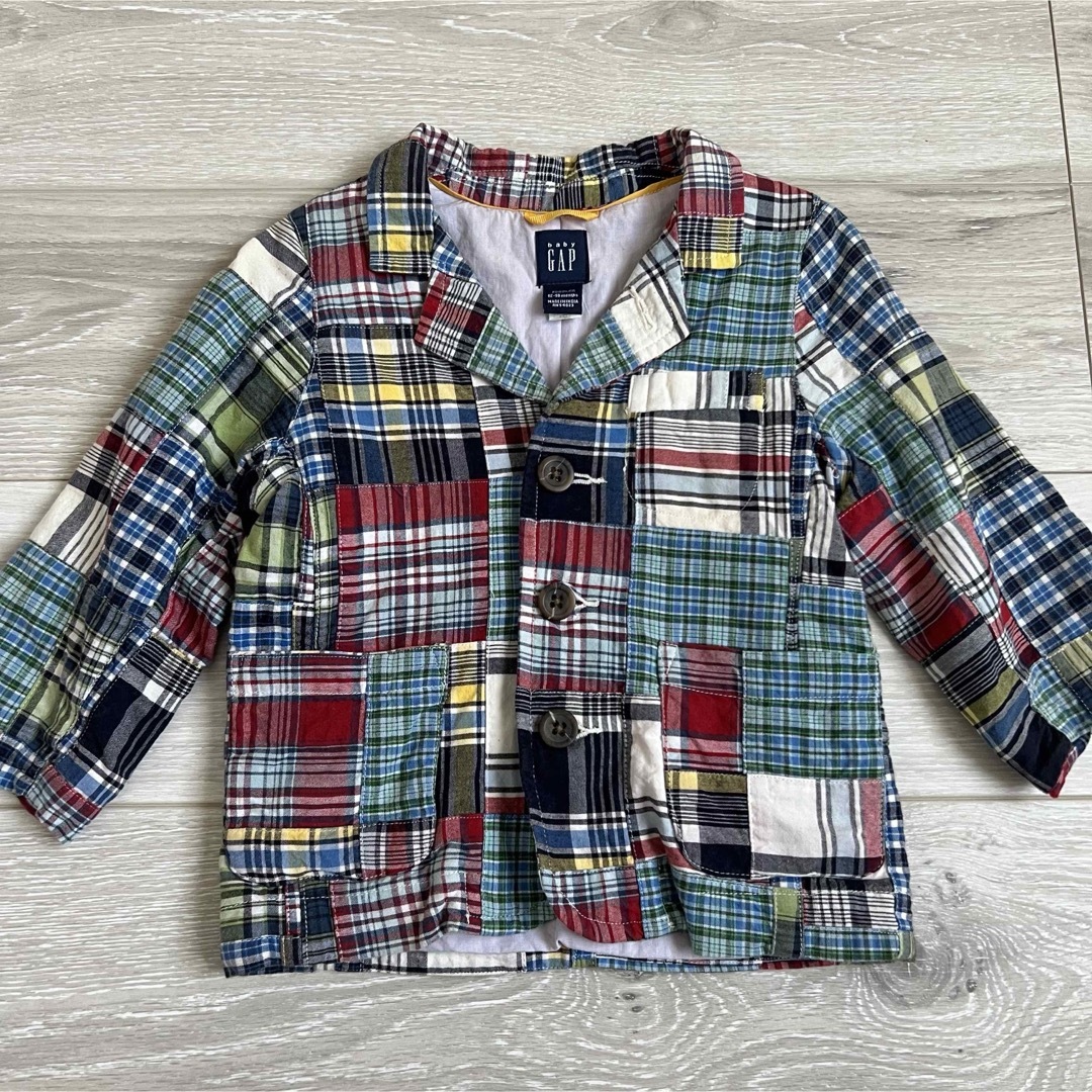 babyGAP(ベビーギャップ)のベビーギャップ　チェック　ジャケット　パッチワーク キッズ/ベビー/マタニティのベビー服(~85cm)(セレモニードレス/スーツ)の商品写真