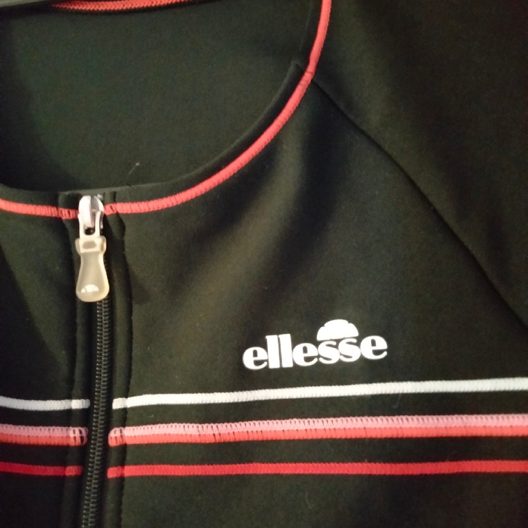 ellesse(エレッセ)のellesse　フィットネス水着　トップスのみ レディースの水着/浴衣(水着)の商品写真