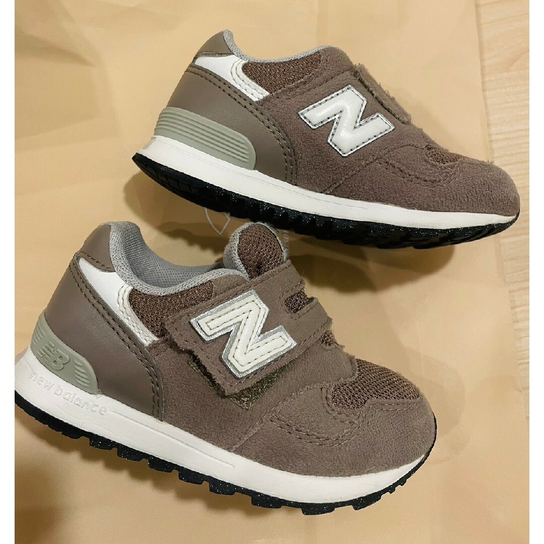 New Balance(ニューバランス)のニューバランス 14.5 グレージュ　スニーカー　NB キッズ キッズ/ベビー/マタニティのベビー靴/シューズ(~14cm)(スニーカー)の商品写真