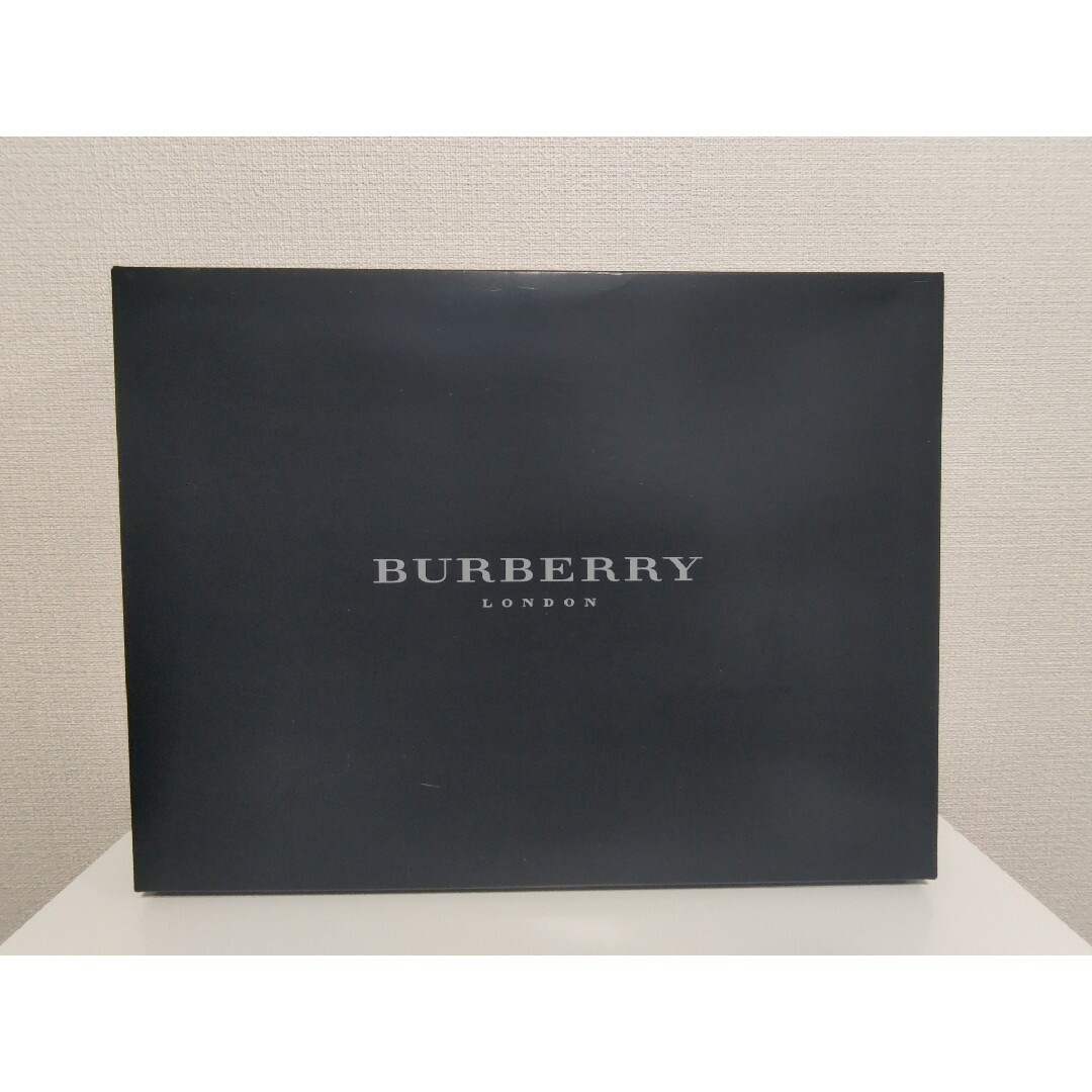 BURBERRY(バーバリー)のバーバリー　BURBERRY　ペアパジャマ　レディースM　メンズL レディースのルームウェア/パジャマ(パジャマ)の商品写真