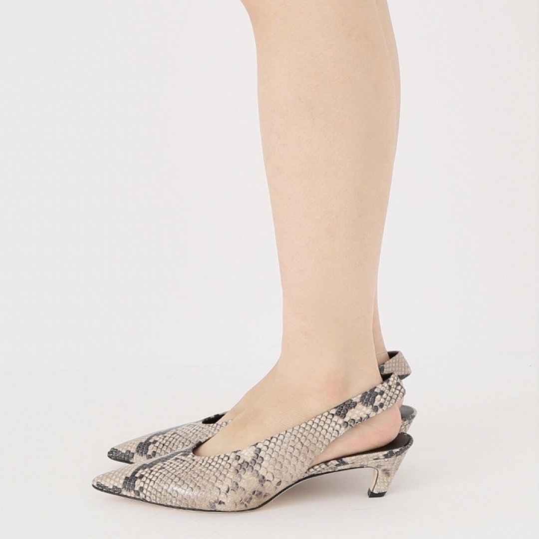 L'Appartement DEUXIEME CLASSE(アパルトモンドゥーズィエムクラス)の新品【ブレンタ】Python Back Strap 4cm Heel Mule レディースの靴/シューズ(ハイヒール/パンプス)の商品写真