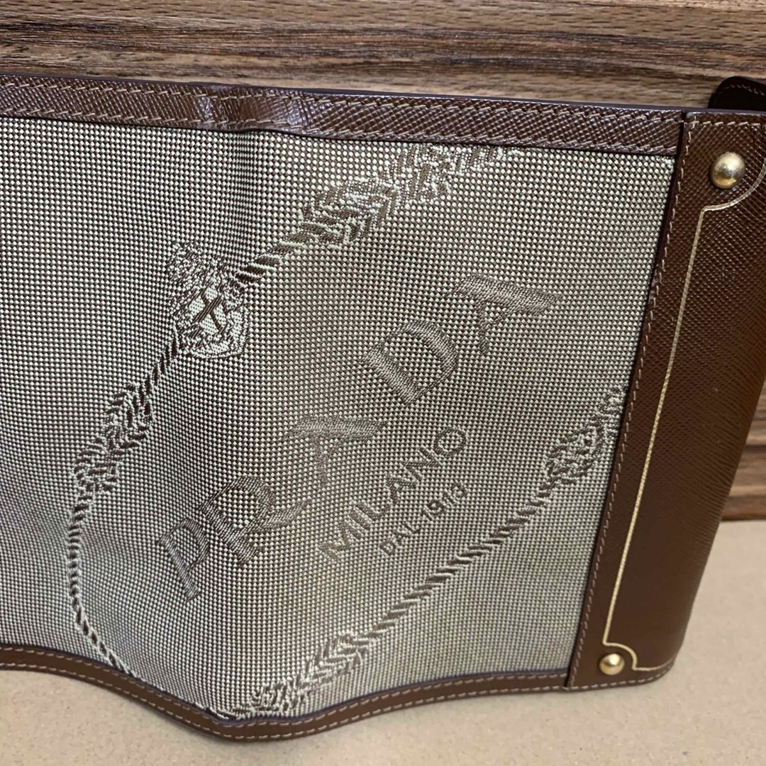 PRADA(プラダ)のPRADA プラダ 財布 茶色 ブラウン 箱付き 札 小銭 カード 3つ折り レディースのファッション小物(財布)の商品写真