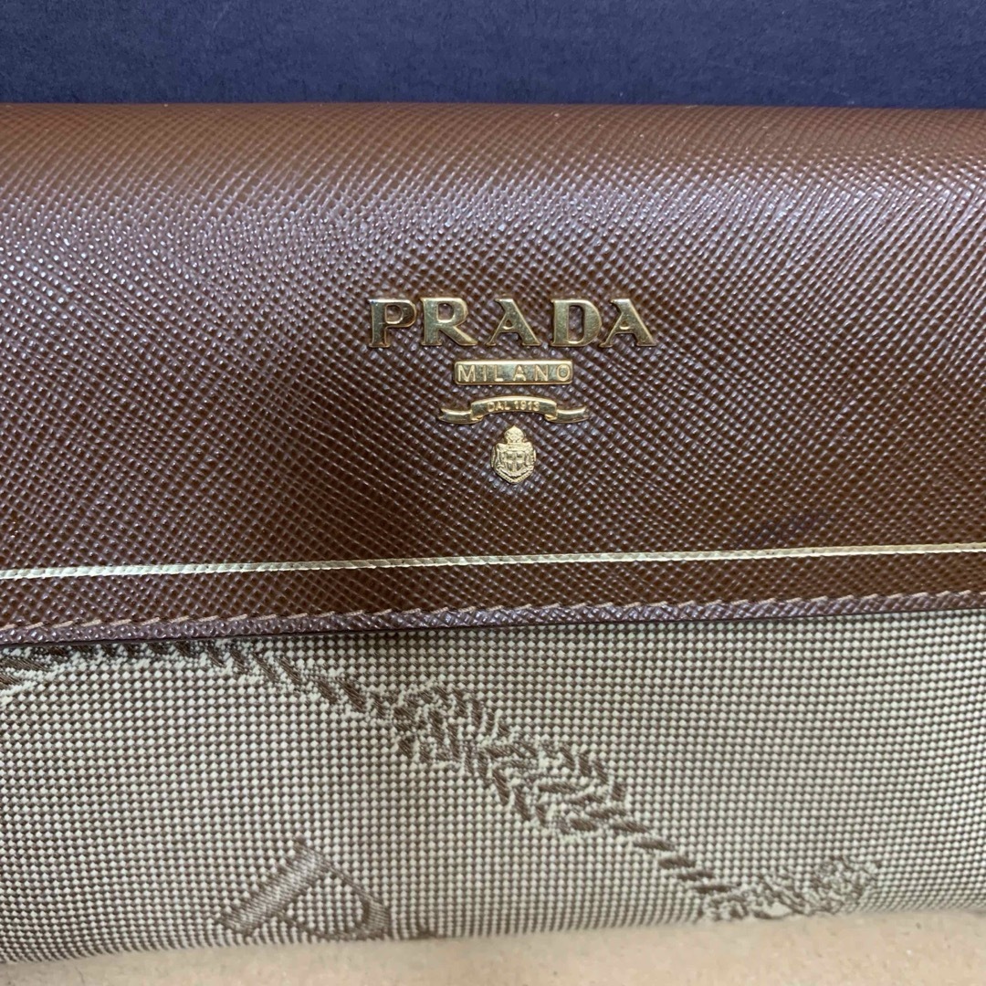 PRADA(プラダ)のPRADA プラダ 財布 茶色 ブラウン 箱付き 札 小銭 カード 3つ折り レディースのファッション小物(財布)の商品写真