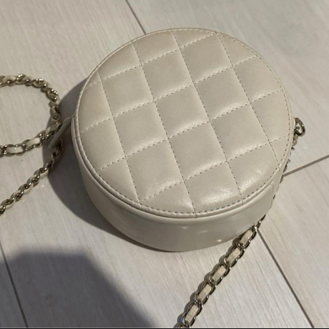 CHANEL(シャネル)のCHANEL(シャネル) ラウンド ミニ チェーン ショルダーバッグ レディースのバッグ(ショルダーバッグ)の商品写真