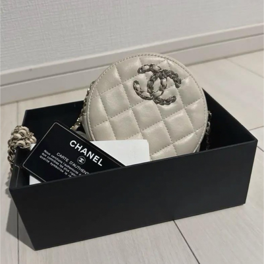 CHANEL(シャネル)のCHANEL(シャネル) ラウンド ミニ チェーン ショルダーバッグ レディースのバッグ(ショルダーバッグ)の商品写真