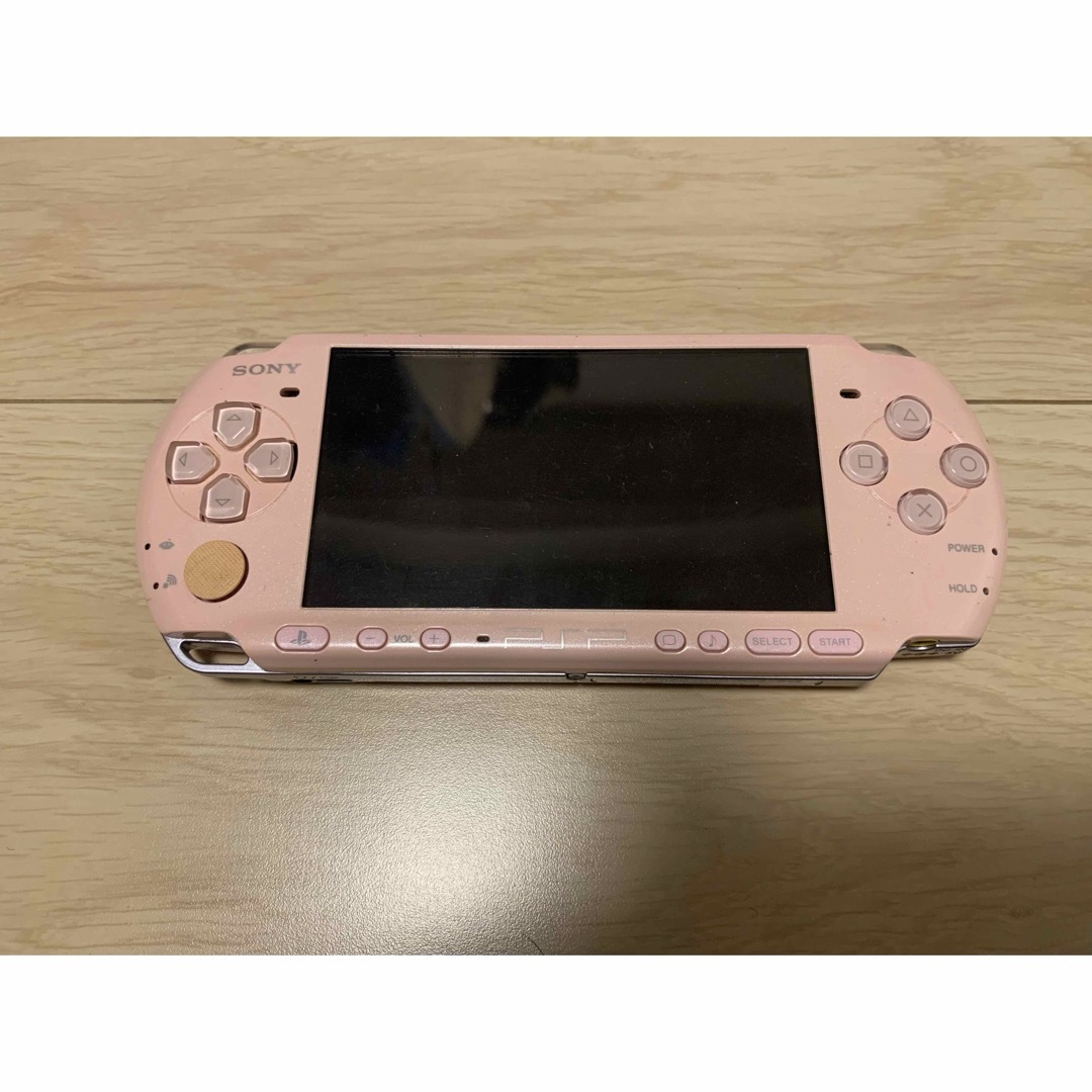 PlayStation Portable(プレイステーションポータブル)のPSP-3000 ピンク　本体のみ エンタメ/ホビーのゲームソフト/ゲーム機本体(携帯用ゲーム機本体)の商品写真