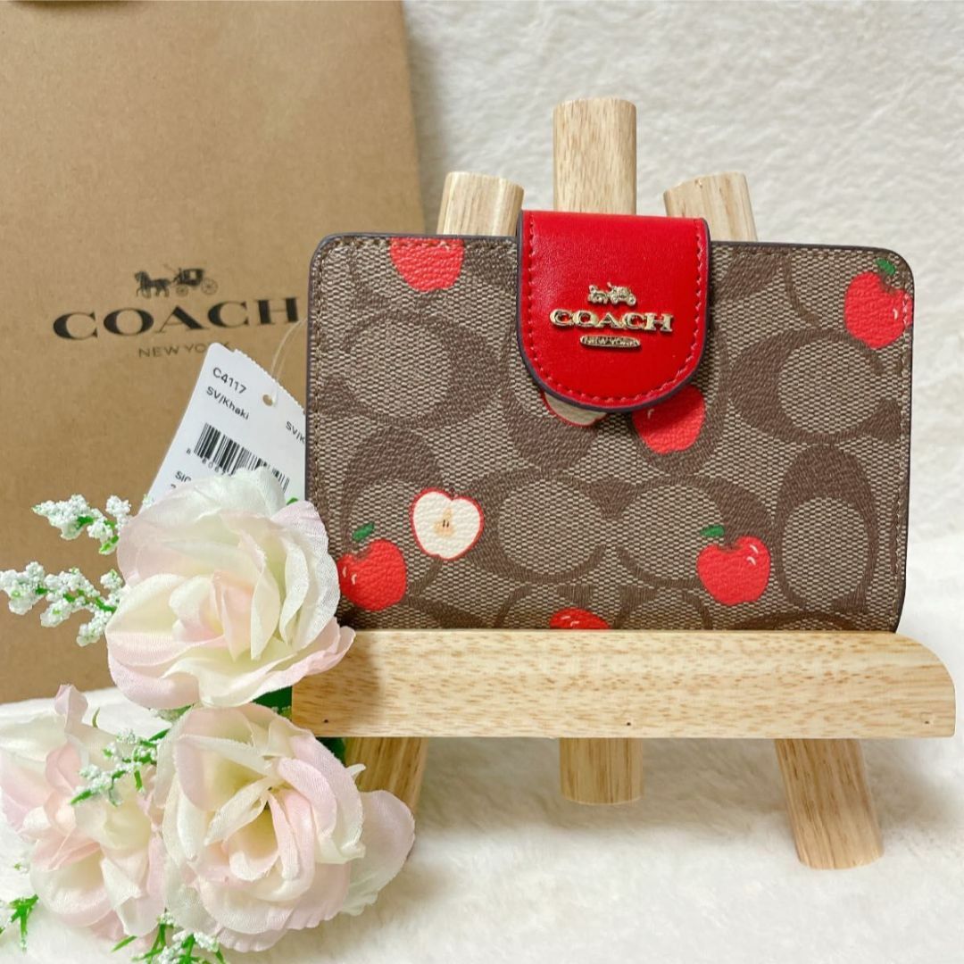 【24時間以内発送】COACH コーチ 2つ折り財布 シグネチャー　りんご | フリマアプリ ラクマ