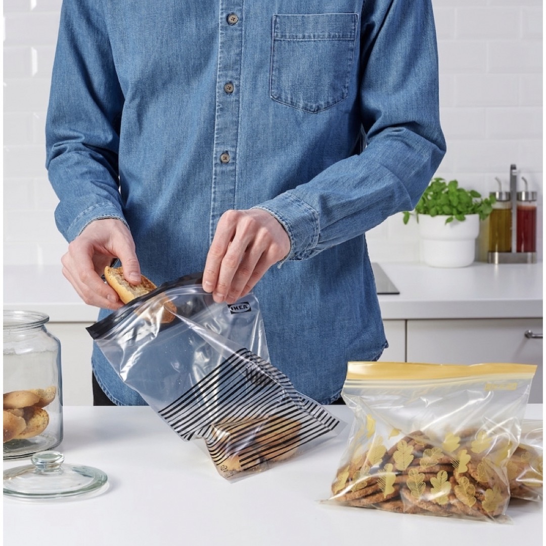 IKEA(イケア)のIKEA ジップロックフリーザーバッグ 2箱セット③ 匿名発送ピンク インテリア/住まい/日用品のキッチン/食器(収納/キッチン雑貨)の商品写真