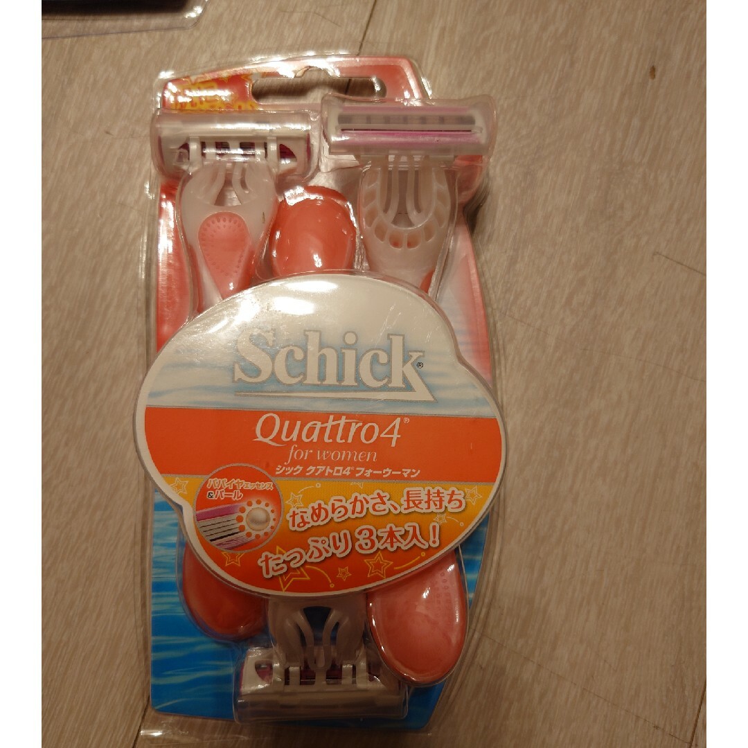 Schick(シック)のシッククアトロ4 ✨ディスポフォーウーマン 3パック✨女性用シェイバー スマホ/家電/カメラの美容/健康(レディースシェーバー)の商品写真