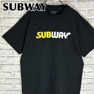 ギルタン(GILDAN)のSUBWAY サブウェイ センターロゴプリント 企業ロゴ Tシャツ 半袖 輸入品(Tシャツ/カットソー(半袖/袖なし))