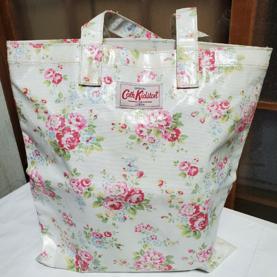 Cath Kidston(キャスキッドソン)のCath.Kidston.ト-トバック、白花柄 レディースのバッグ(トートバッグ)の商品写真