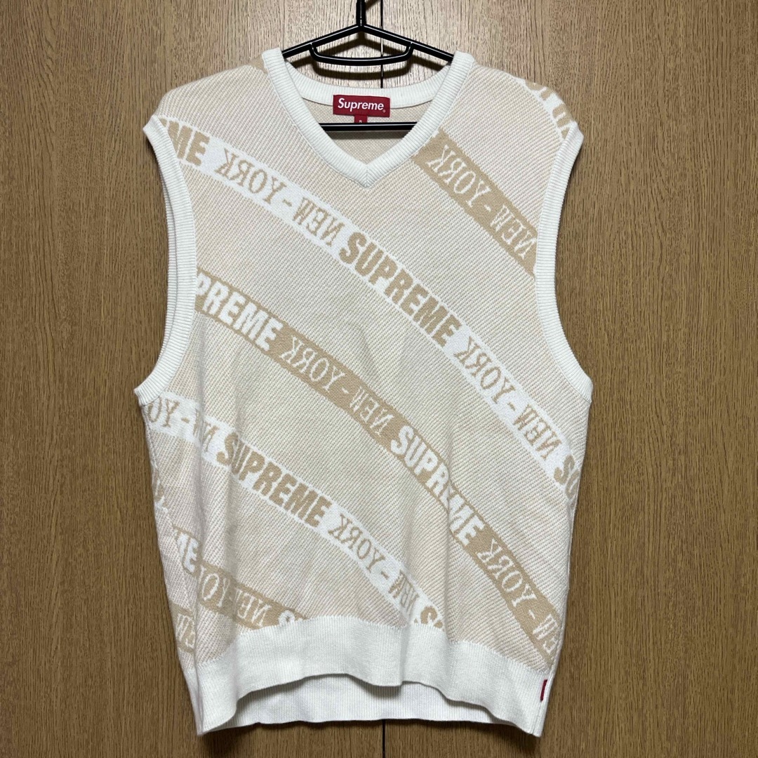 Supreme(シュプリーム)のSUPREME Stripe Sweater Vest SS 22 メンズのトップス(ベスト)の商品写真